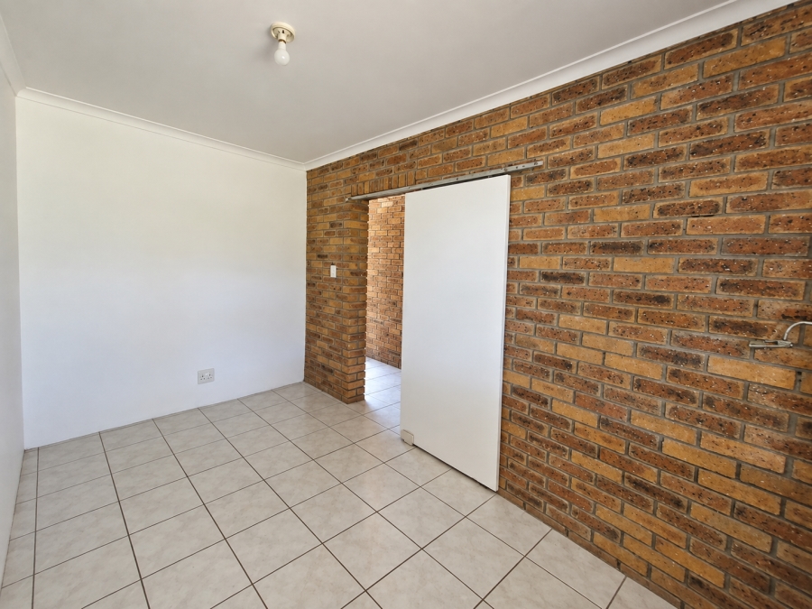 To Let 4 Bedroom Property for Rent in Rouxville Western Cape